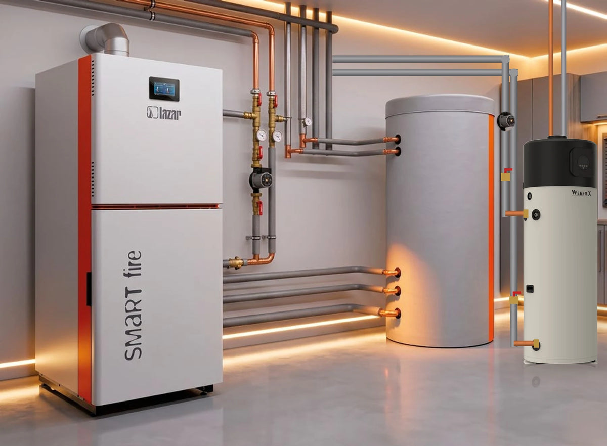 Mini Pelletheizung Set 10 kW SmartFire mit Pufferspeicher und angeschlossener WeberX Brauchwasser-Wärmepumpe im Heizraum