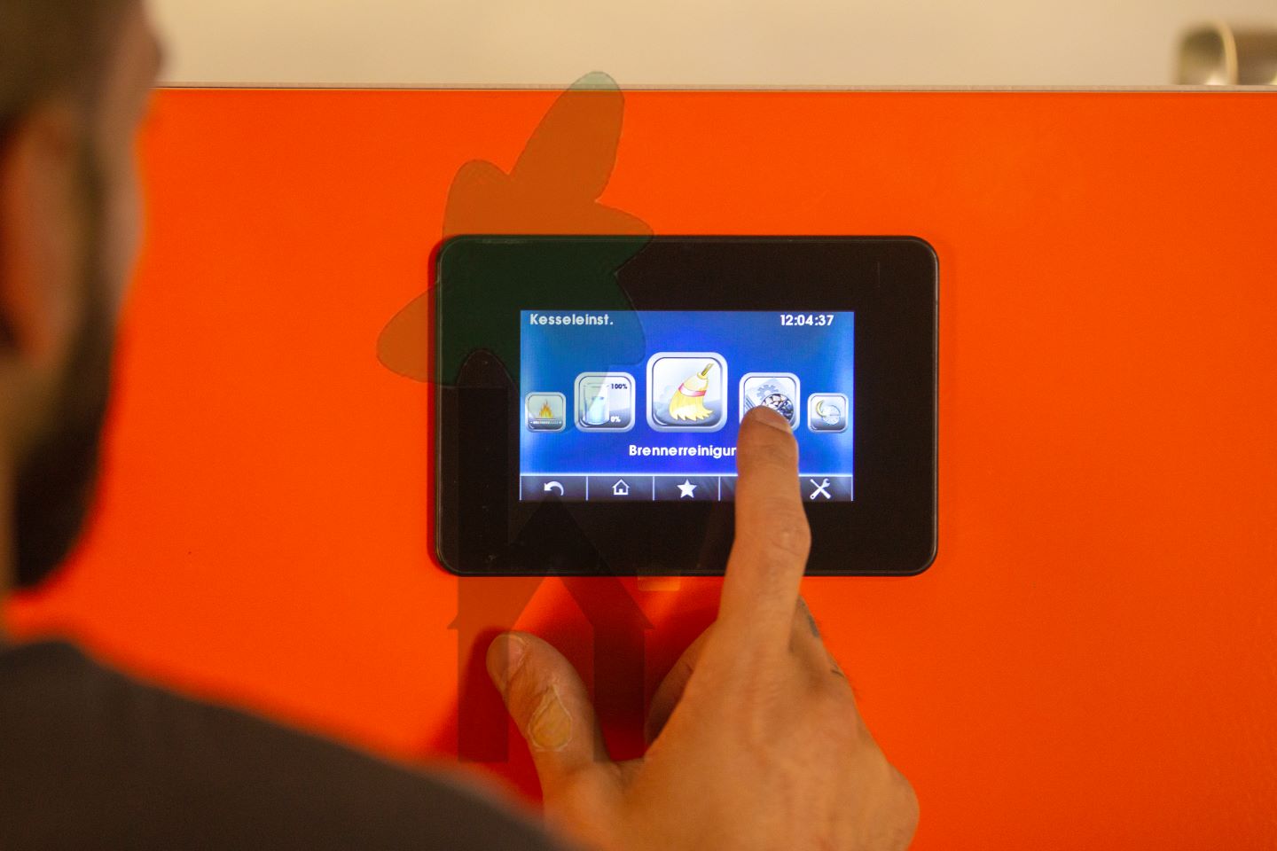 Moderne Touch Regelung für Pelletheizung Smartfire der Firma HKS Lazar